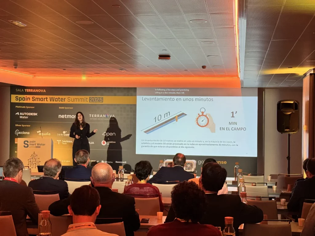 Ana Serna, sales consultant Terranova Software, illustra i vantaggi di 3D Photo Survey per le utility della distribuzione